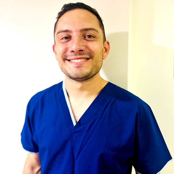 Asistente dental Emanuel Cardozo
